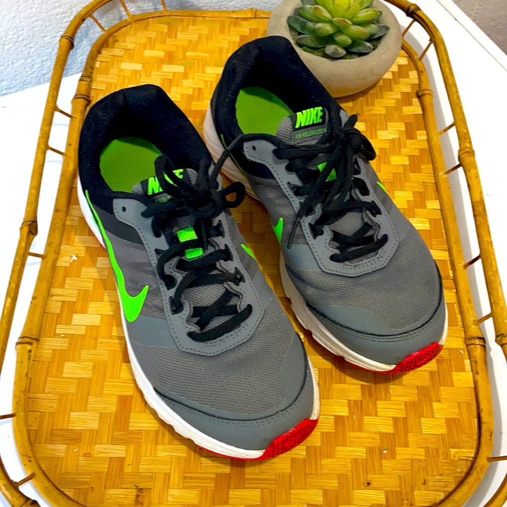 Nike Air Relentless 5 Tennis Shoes